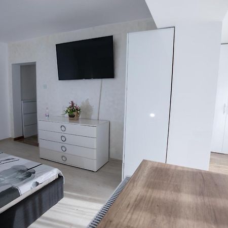 Apartament Central Lägenhet Târgu Jiu Exteriör bild