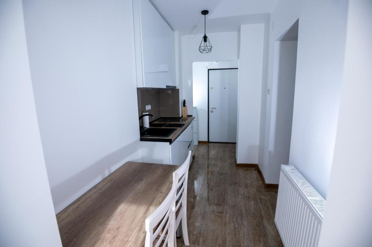 Apartament Central Lägenhet Târgu Jiu Exteriör bild