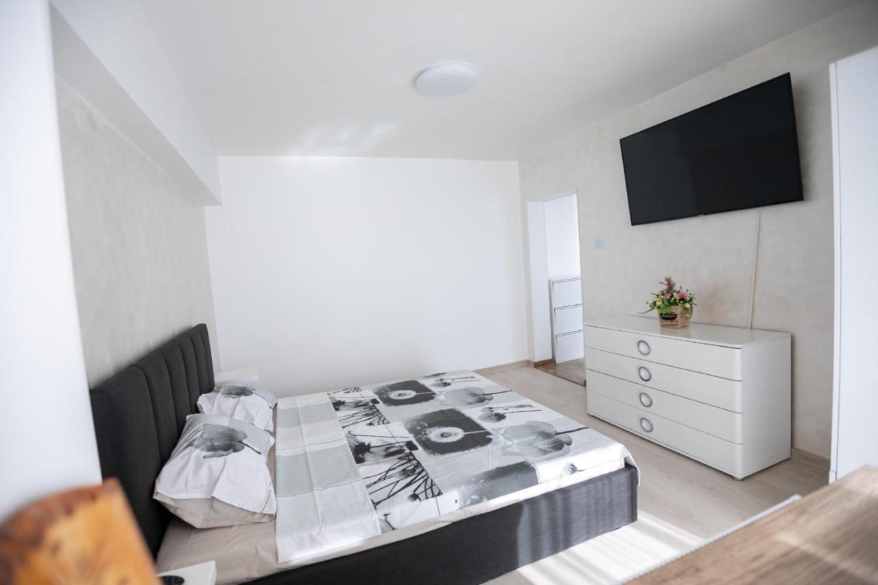 Apartament Central Lägenhet Târgu Jiu Exteriör bild